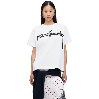 THE RIBBON LOGO BOX TEE